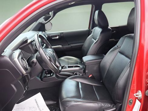 Used 2019 Toyota Tacoma TRD Sport AWD/4WD image 13