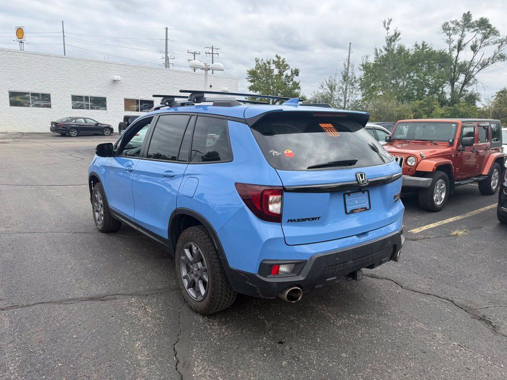 Used 2024 Honda Passport TrailSport image 2