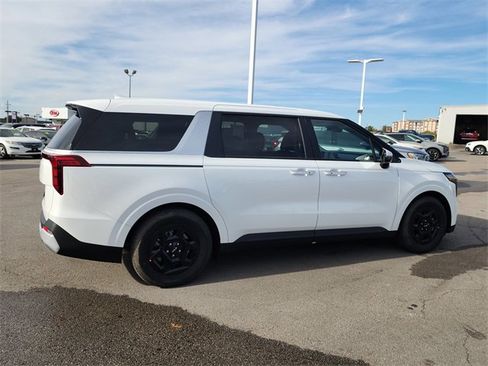 New 2026 Kia Carnival image 2