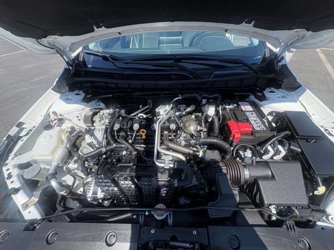 Used 2025 Nissan Altima 2.5 SV FWD image 32