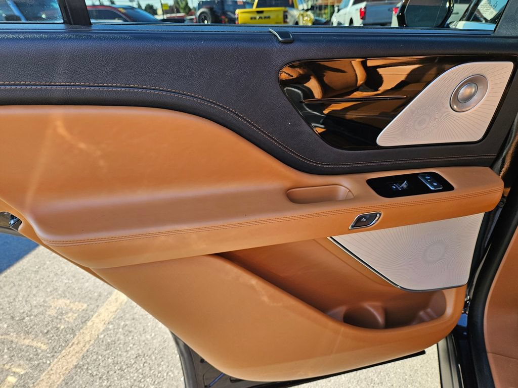 Certified 2025 Lincoln Aviator Black Label AWD/4WD image 18