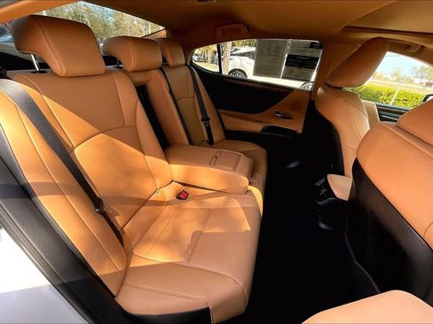 Used 2024 Lexus ES 350 w/ Premium Package image 20