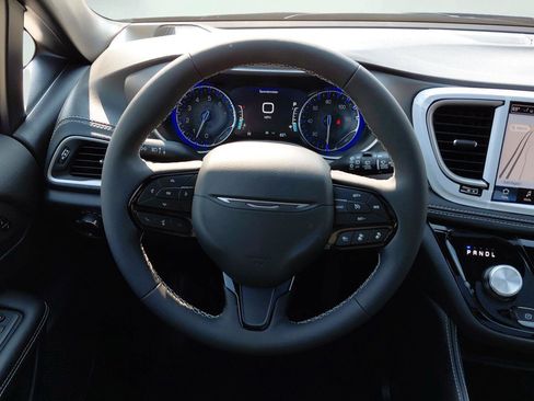 New 2027 Chrysler Pacifica Limited w/ Family Tech Group AWD/4WD image 52