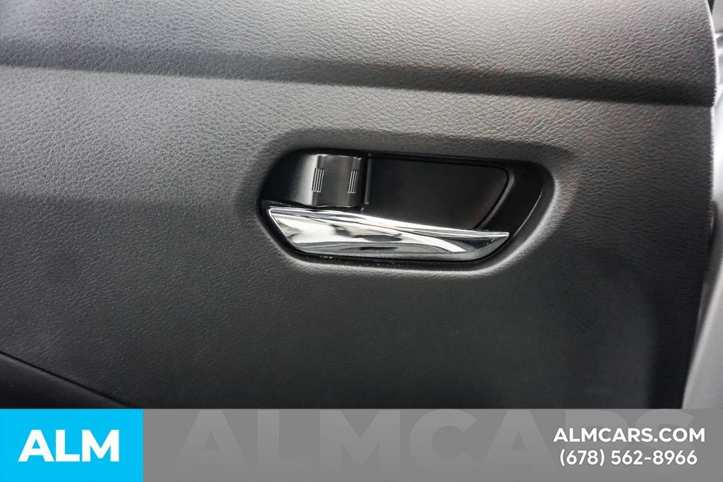 Used 2024 Nissan Versa SR FWD image 50