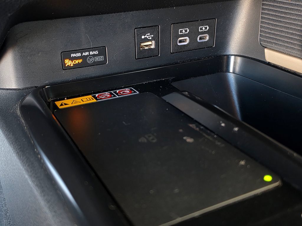 Used 2025 Toyota Camry SE FWD image 40