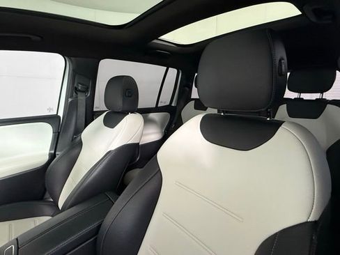 Used 2022 Mercedes-Benz GLB 250 image 5