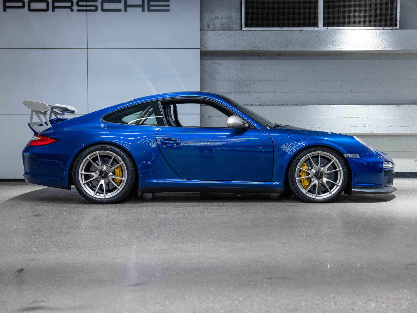 Used 2010 Porsche 911 GT3 RS RWD image 18