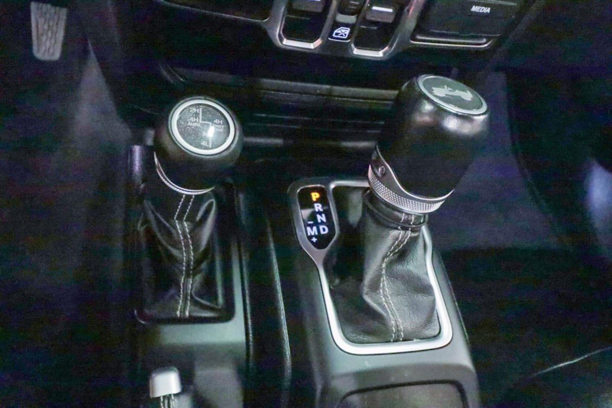 Used 2021 Jeep Wrangler Unlimited Sahara AWD/4WD image 23