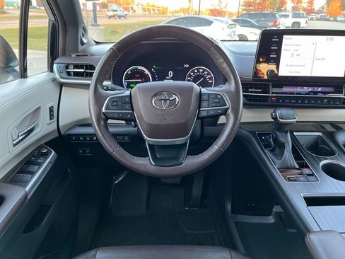 Used 2022 Toyota Sienna Platinum image 14
