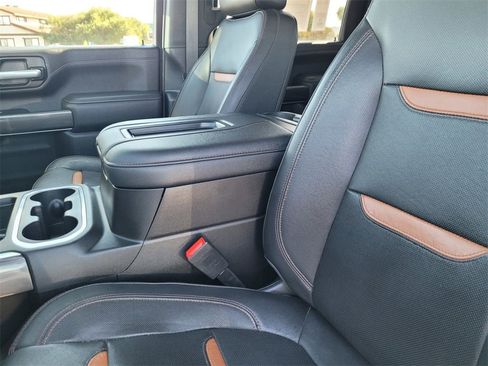 Used 2022 GMC Sierra 2500 AT4 w/ AT4 Preferred Package image 16