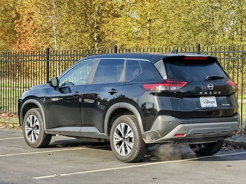 Used 2023 Nissan Rogue SV image 6