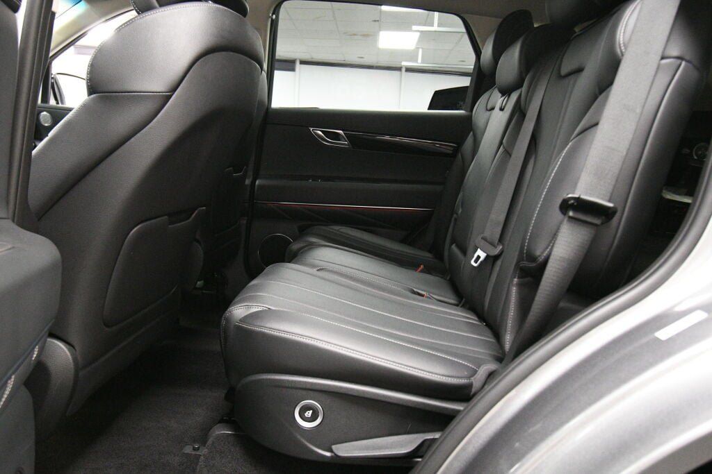 Used 2025 Genesis GV80 2.5T Standard AWD/4WD image 21
