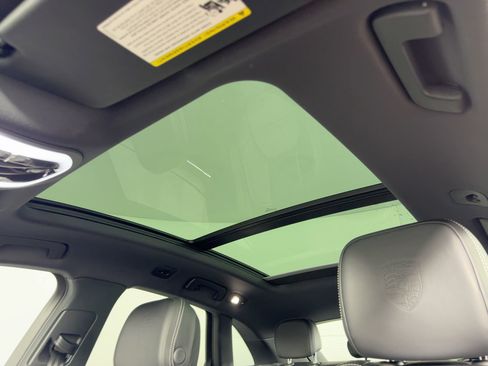 Certified 2025 Porsche Macan Turbo image 16