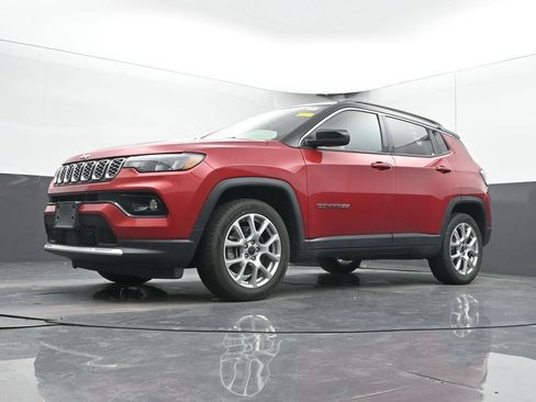 Used 2025 Jeep Compass Limited AWD/4WD image 27