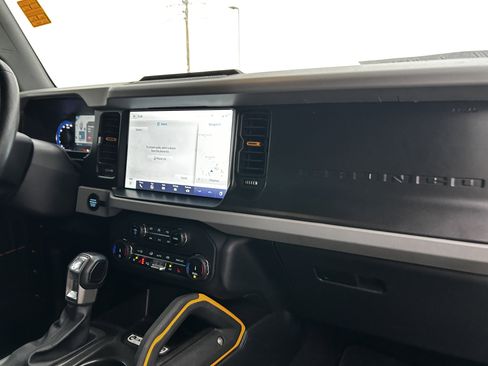 Used 2022 Ford Bronco Badlands image 15