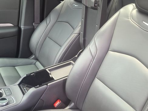 Used 2024 Cadillac XT4 Premium Luxury w/ Technology Package AWD/4WD image 18