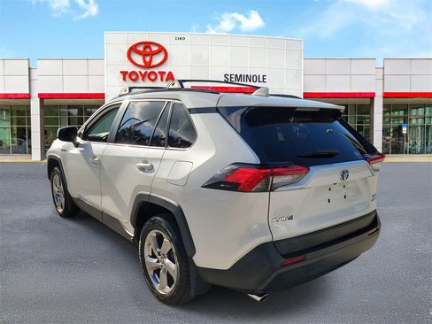 Used 2021 Toyota RAV4 XLE Premium image 4