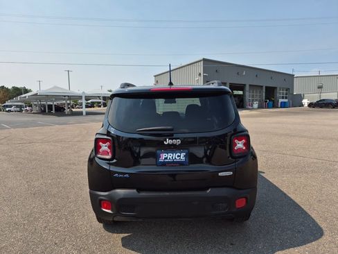 Used 2017 Jeep Renegade Latitude AWD/4WD image 7