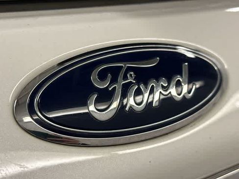 Used 2024 Ford Explorer XLT w/ Equipment Group 202A AWD/4WD image 17