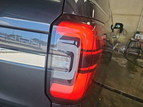 Used 2024 Ford Expedition Limited AWD/4WD image 34
