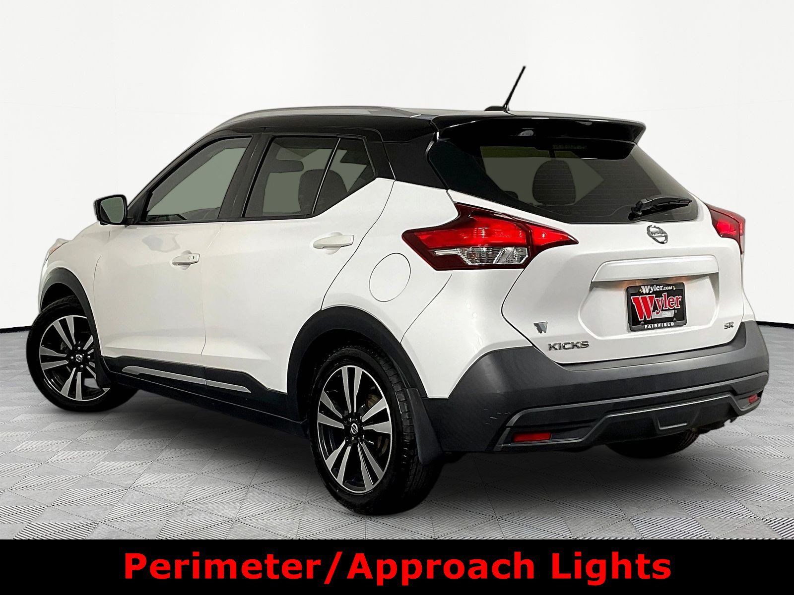 Used 2019 Nissan Kicks SR w/ SR Premium Package FWD image 4