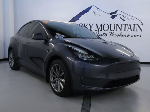 Used 2021 Tesla Model Y Long Range AWD/4WD image 1