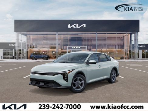 New 2025 Kia K4 LXS image 1