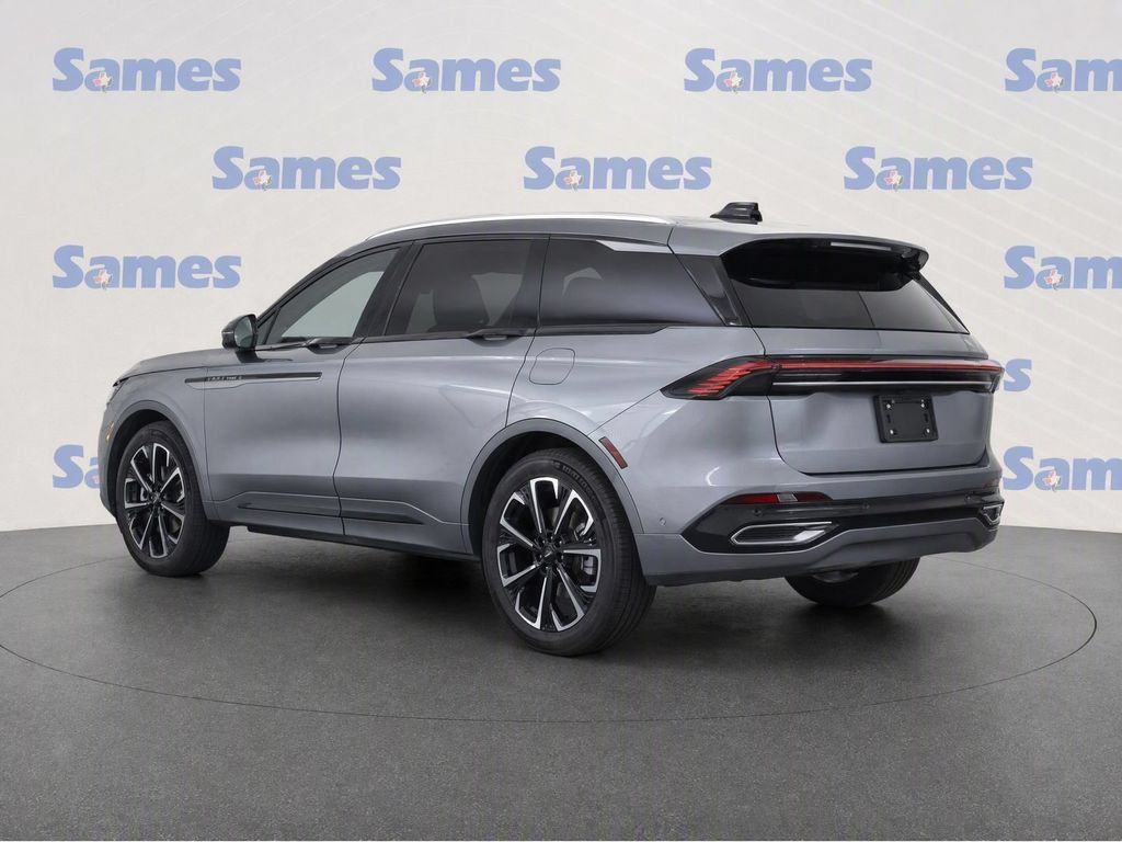 Used 2025 Lincoln Nautilus Reserve AWD/4WD image 4