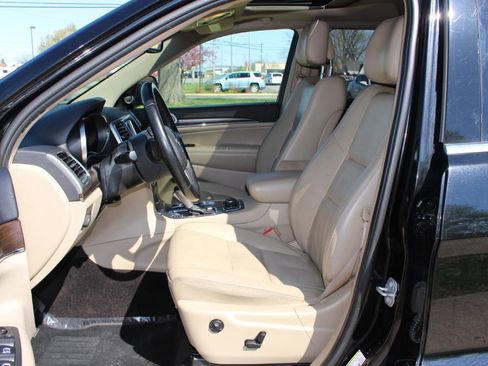 Used 2018 Jeep Grand Cherokee Limited image 13