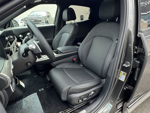 Used 2025 Genesis GV60 Advanced image 25