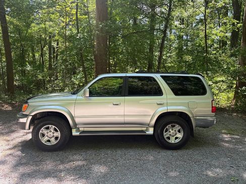 Used 2001 Toyota 4Runner SR5 AWD/4WD image 14