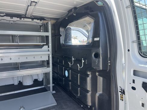 Used 2018 Chevrolet Express 2500 w/ Driver Convenience Package RWD image 15