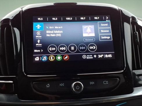 Used 2023 Chevrolet Traverse LT image 16