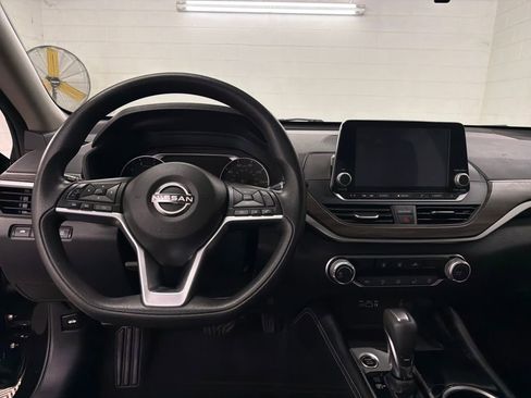 Used 2023 Nissan Altima 2.5 SV image 8