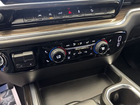 Used 2024 Chevrolet Silverado 1500 LT Trail Boss w/ Convenience Package II AWD/4WD image 22