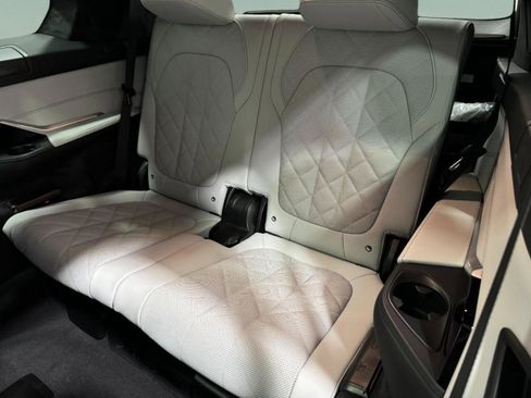 New 2026 BMW X7 xDrive40i image 8