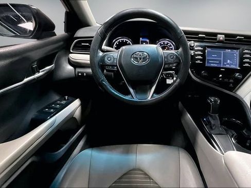 Used 2020 Toyota Camry SE w/ Blackout Package image 9