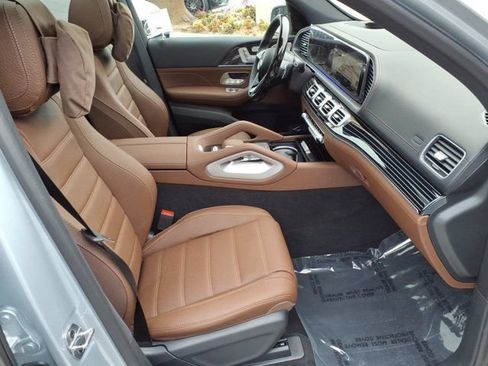 New 2026 Mercedes-Benz GLS 580 4MATIC image 15