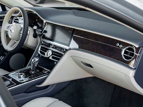 Used 2026 Bentley Flying Spur Plug-In Hybrid AWD/4WD image 34