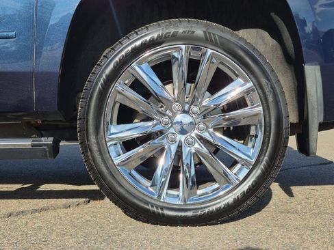 Used 2019 Chevrolet Suburban Premier w/ Premier Plus Edition AWD/4WD image 25