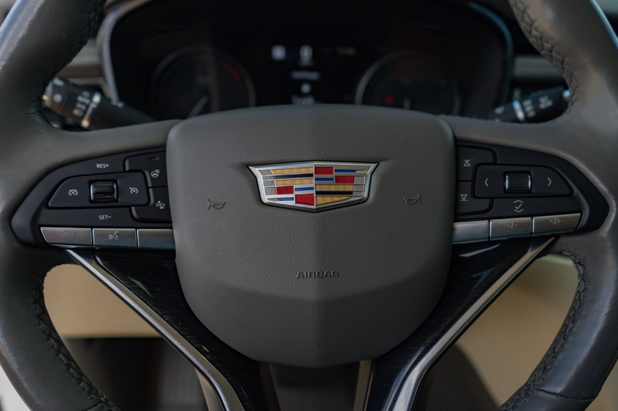 Used 2022 Cadillac XT6 Premium Luxury w/ Technology Package FWD image 11