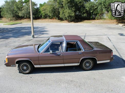 Used 1989 Ford LTD Crown Victoria image 9