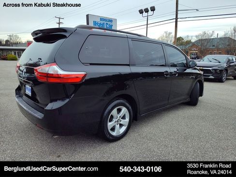 Used 2018 Toyota Sienna LE image 4