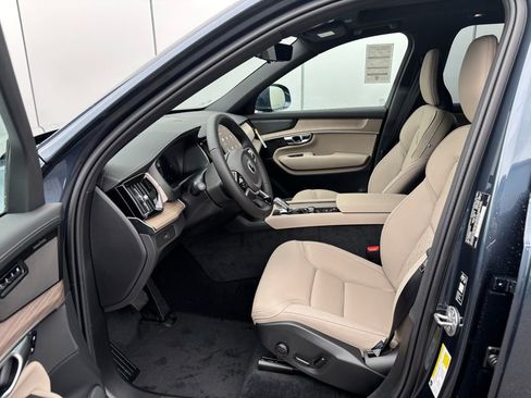 New 2026 Volvo XC90 B6 Plus w/ Protection Package Premier image 15