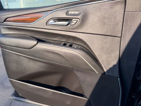 Used 2023 Cadillac Escalade Premium Luxury image 14