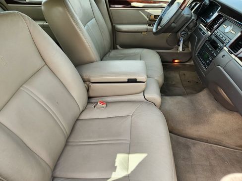 Used 2006 Lincoln Town Car Signature Limited RWD image 16
