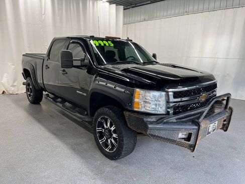 Used 2011 Chevrolet Silverado 2500 LTZ w/ LTZ Plus Package AWD/4WD image 3