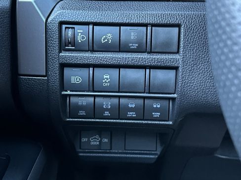 Used 2024 Toyota Tacoma TRD Off-Road image 33