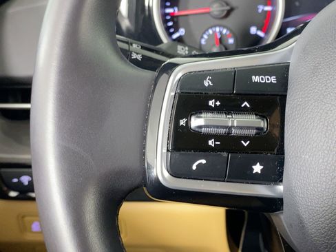 Used 2024 Kia Carnival EX image 14