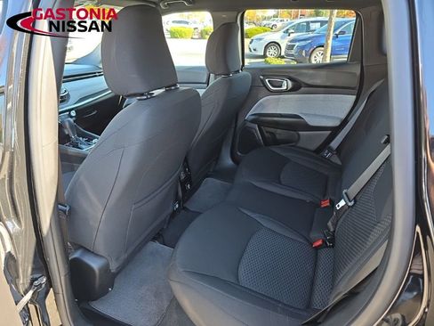 Used 2025 Jeep Compass Sport image 40